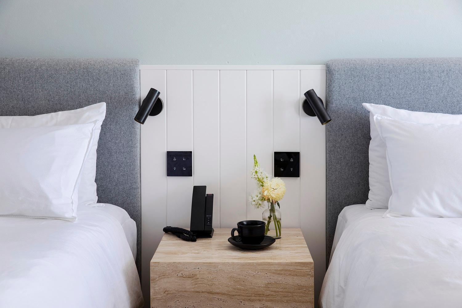 Manly Pacific Sydney Mgallery Collection Buitenkant foto A bedside table
